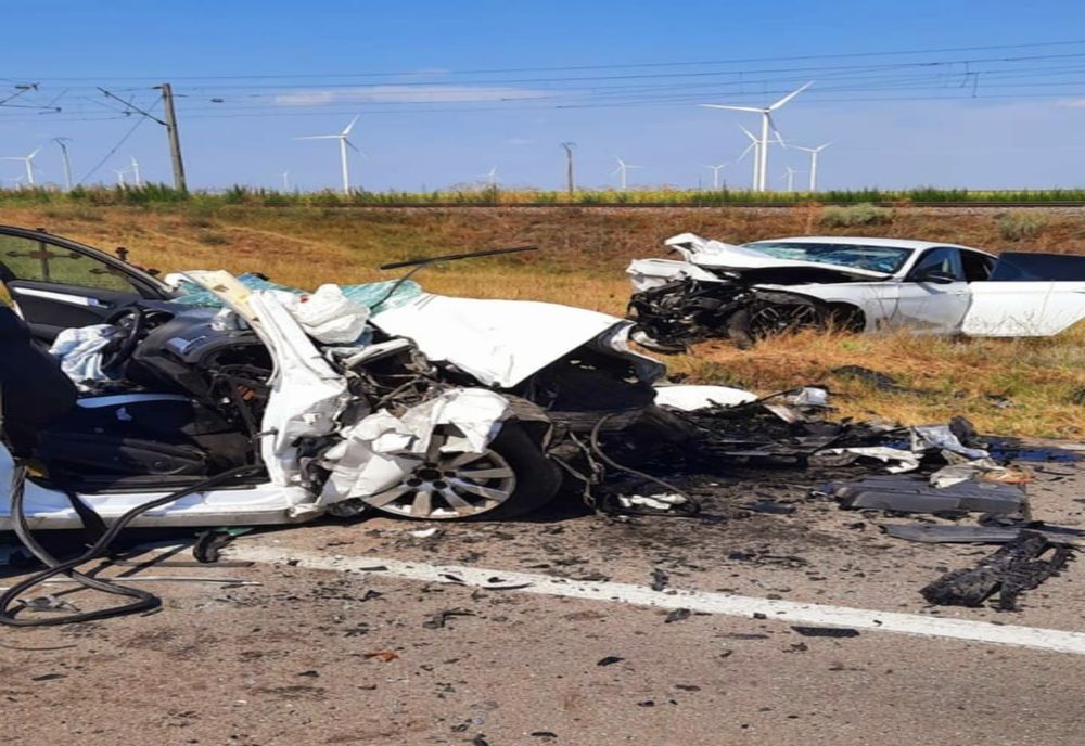 FOTO Zi neagră pe șoselele din Ialomița. Doi morți şi doi răniţi grav, după ce două maşini s-au ciocnit frontal