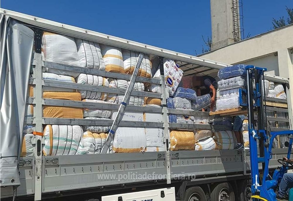 FOTO Bunuri contrafăcute, în valoare de 146.000 lei, oprite la Călărași