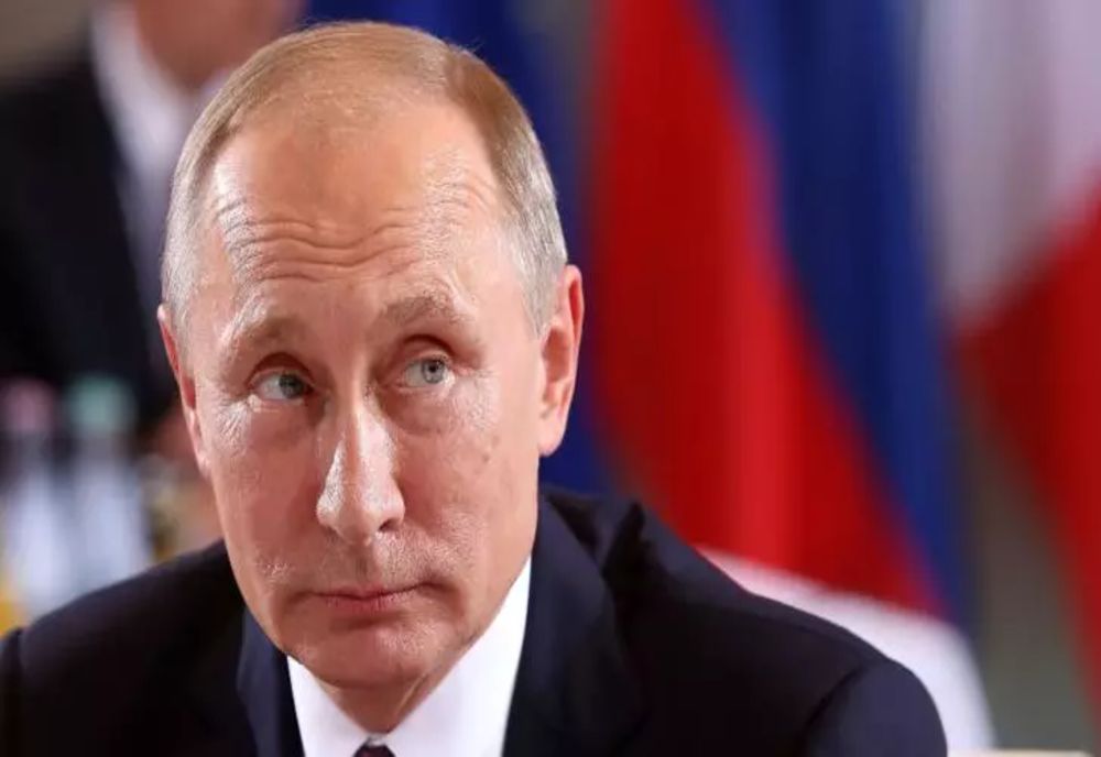 Vladimir Putin, în scenariul Ceaușescu. O parte a camarilei îl minte, cealaltă uneltește