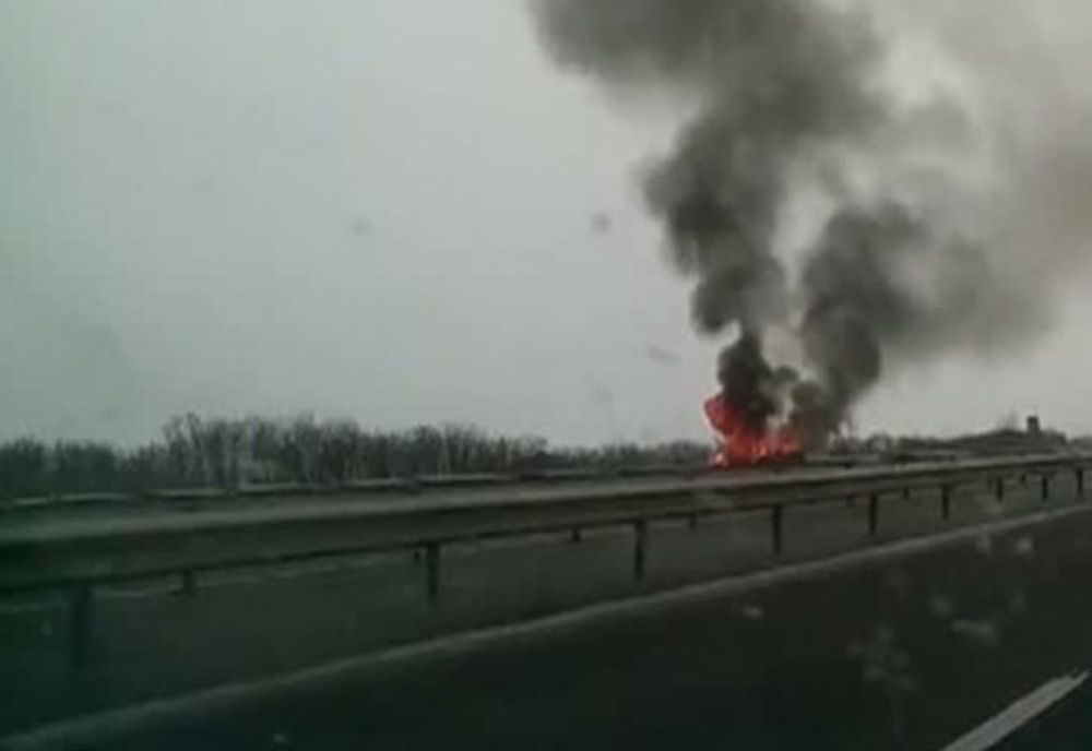 Mașină în flăcări pe Autostrada București - Constanța