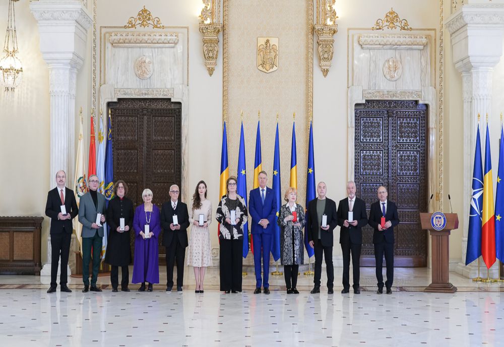 Președintele Iohannis a decorat o serie de personalități și instituții de cultură cu prilejul Zilei Culturii Naționale - FOTO & VIDEO