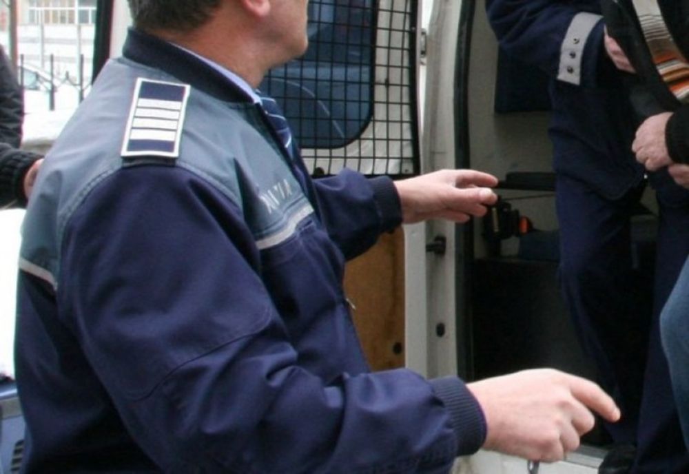 Condamnați la închisoare, culeși de ”mascați” și duși la penitenciar