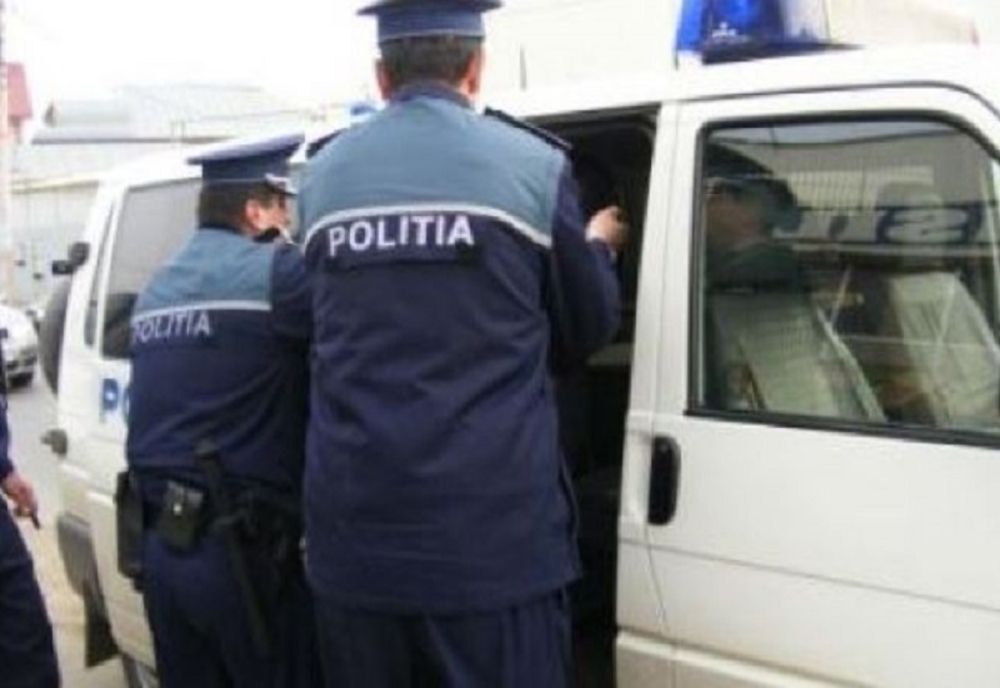 A bătut câinele vecinului și a ajuns după gratii la 72 de ani