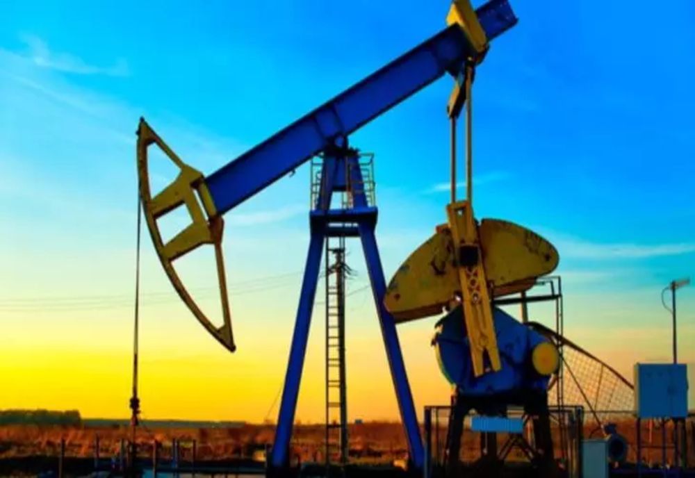 Cotațiile internaționale la petrol, în scădere cu 6%. Prețurile la pompă, nu!