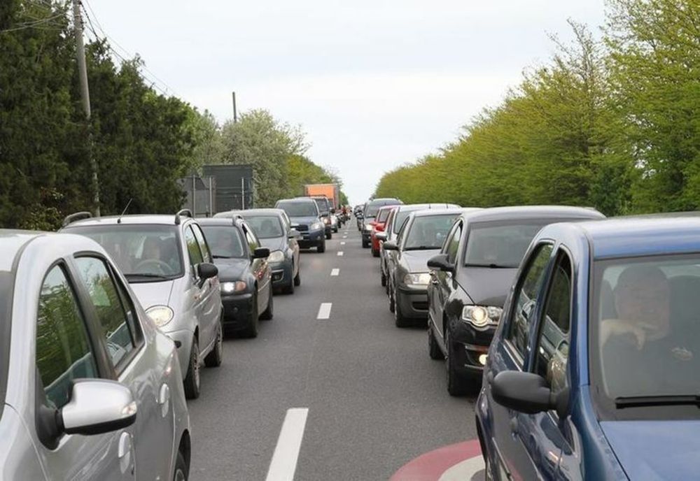 BLOCAT TOTAL PE AUTOSTRADA A3, ÎN ZONA VOLUNTARI. COZI URIAȘE LA INTRAREA ÎN CAPITALĂ DIN CAUZA PLOII
