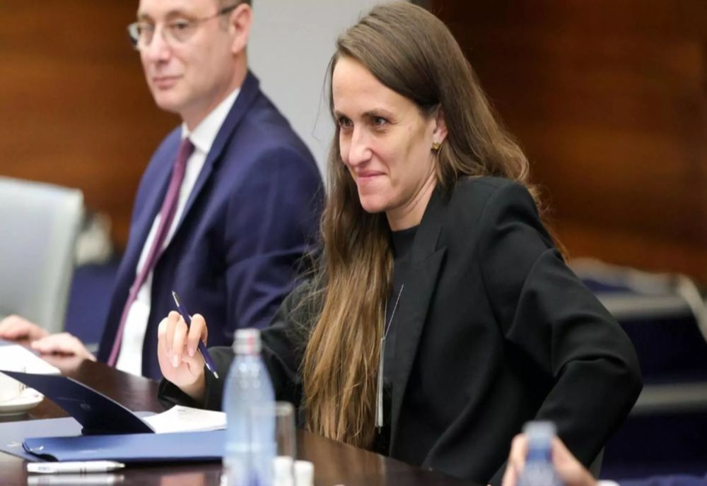 Opoziția suveranistă inițiază o moțiune împotriva „rezistei” Țoiu, pe care o acuză de trădare prin susținerea acordului MERCOSUR