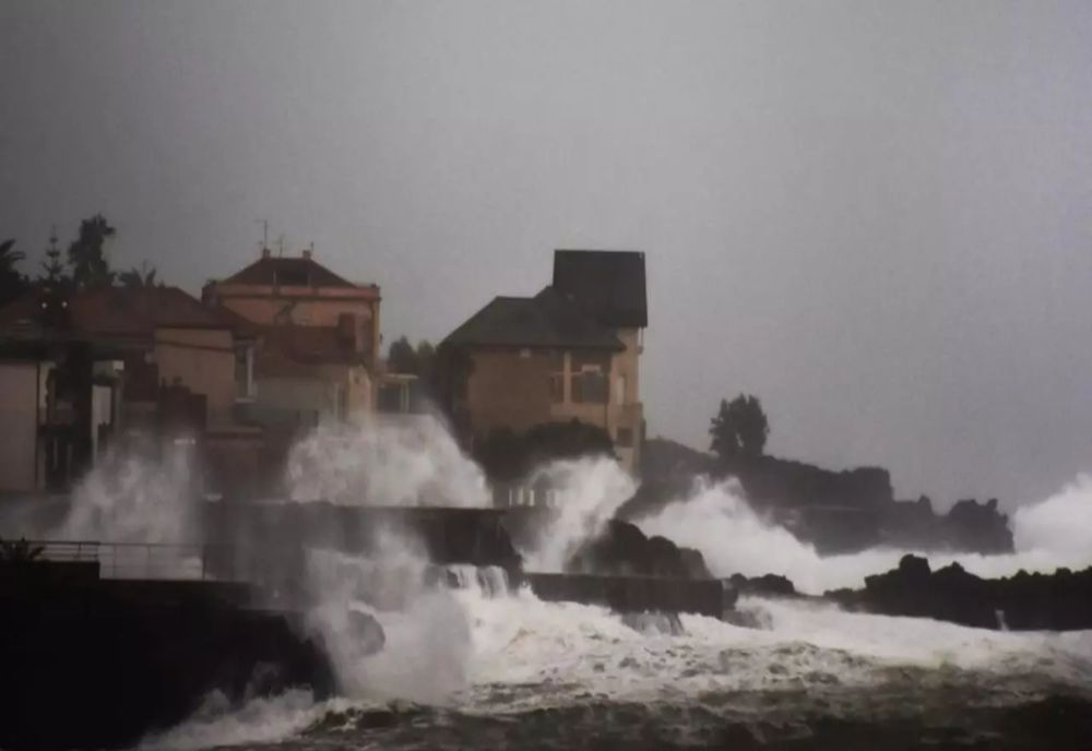Sicilia, sub ape: STARE DE URGENȚĂ decretată în Italia