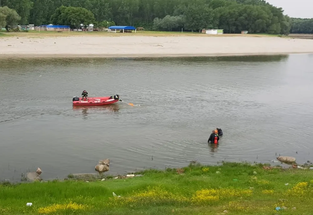 Pompierii călărășeni caută de trei zile trupul unui tânăr de 17 ani înecat în brațul Borcea