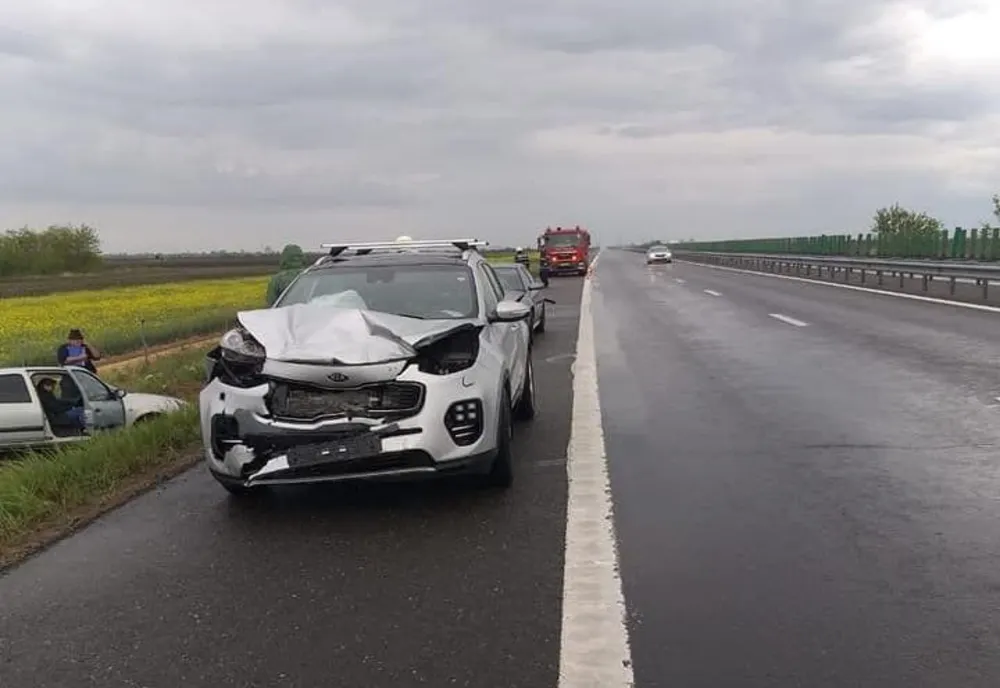 Accident rutier pe Autostrada Soarelui cu trei autoturisme implicate