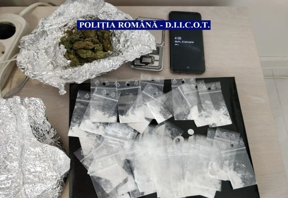Percheziții în Călărași la persoane bănuite de trafic de droguri de risc și mare risc