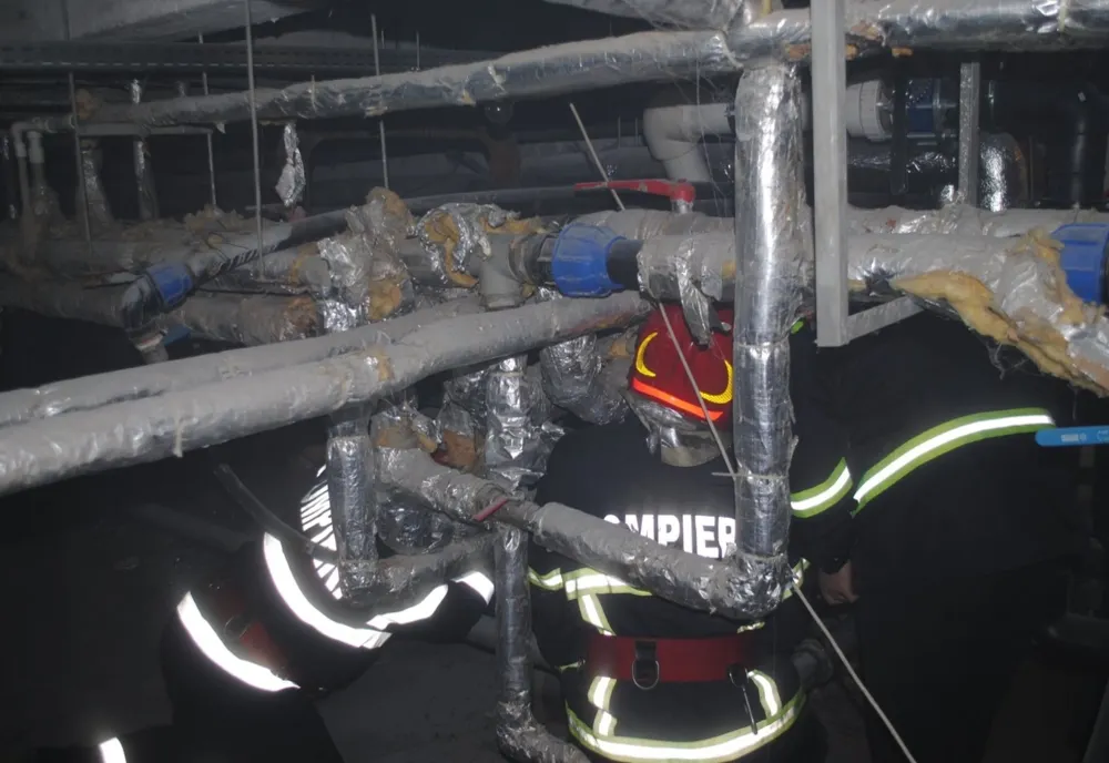 Intervenție rapidă pentru lichidarea unui incendiu izbucnit la nivelul subsolului tehnologic al Spitalului Judeţean de Urgenţă Călăraşi