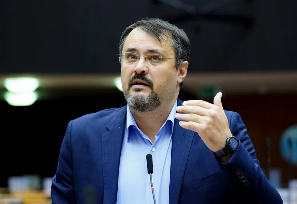 Ministrul Cristian Ghinea anunță un nou tip de venit în România: „Vom avea oameni care au salariu şi primesc şi o cotă socială”
