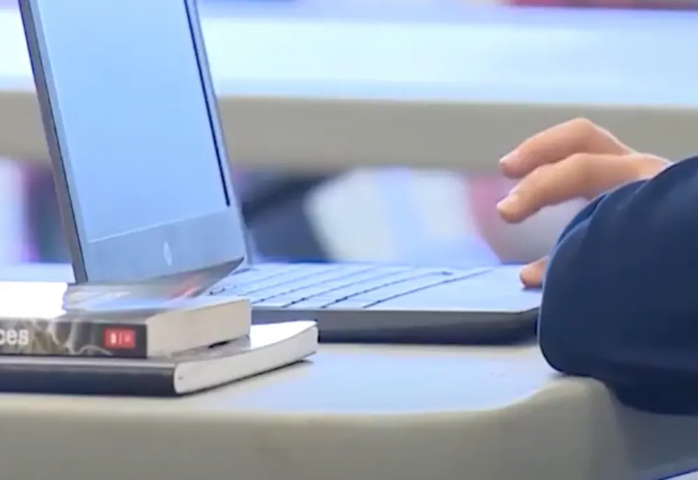 340 de elevi și preșcolari din Călărași, confirmaţi cu COVID-19. Zeci de clase învaţă în sistem online