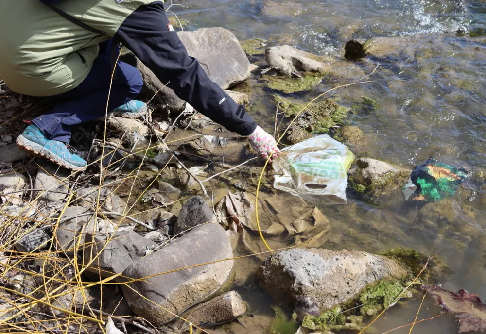 Săptămâna Apelor: 23 de tone de deșeuri din plastic au fost colectate în cadrul programului Cu Apele Curate