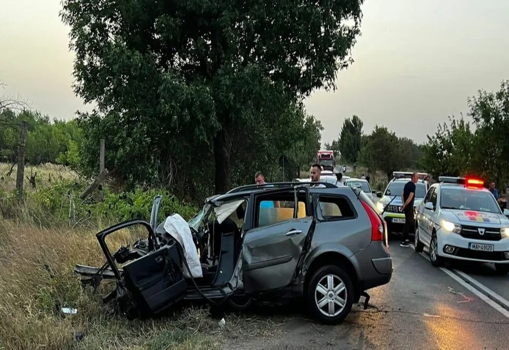 Cine sunt tinerii care au murit împreună cu fiicele lor de 6 și 11 ani în teribilul accident din Frumușani