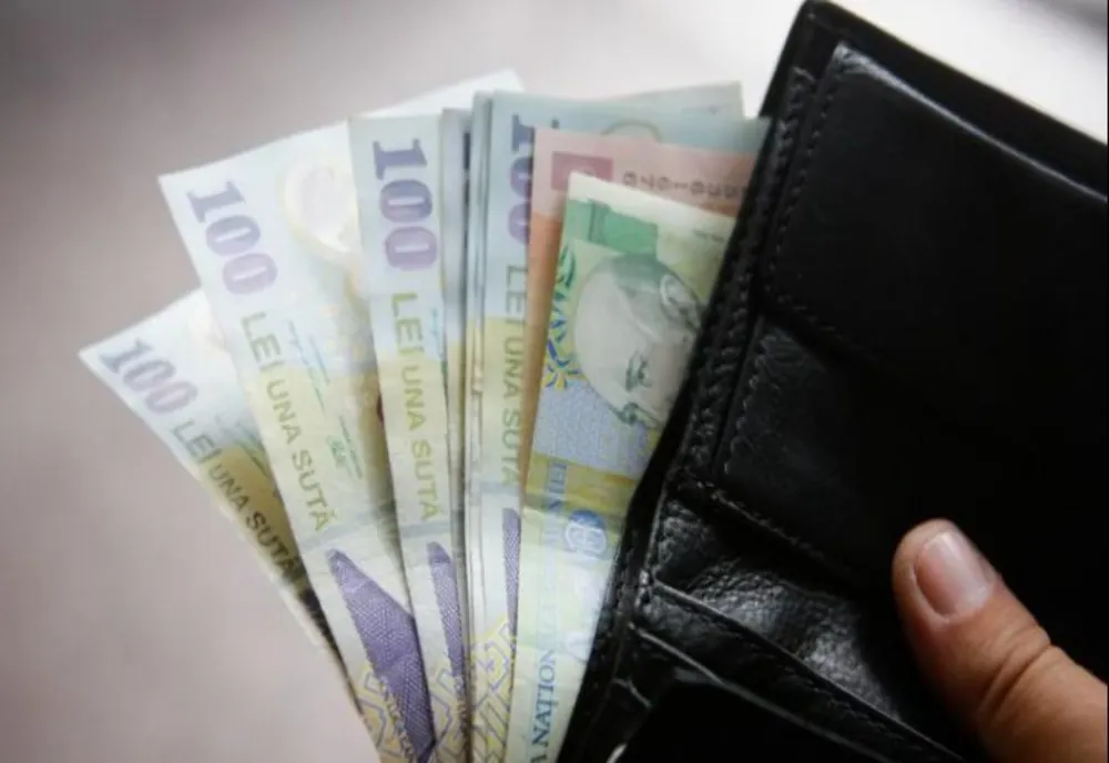 PENSIA ȘI SALARIUL POT FI ÎN CONTINUARE CUMULATE: FENTA PRIN CARE BUGETARII POT ÎNCASA BANII
