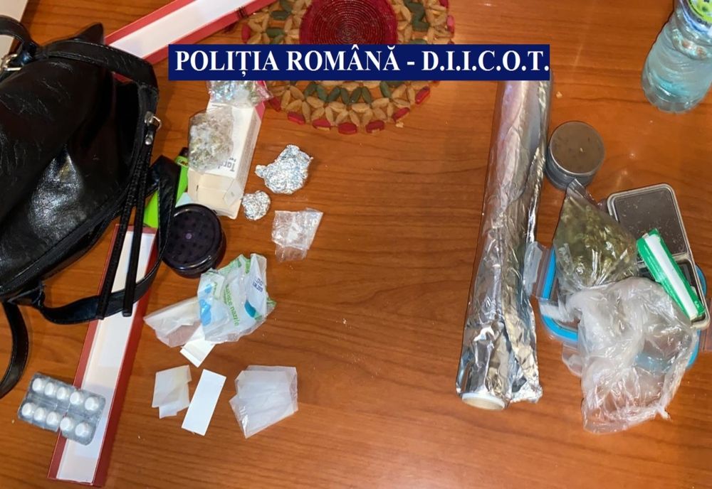 FOTO| Prinși în flagrant cu droguri de mare risc