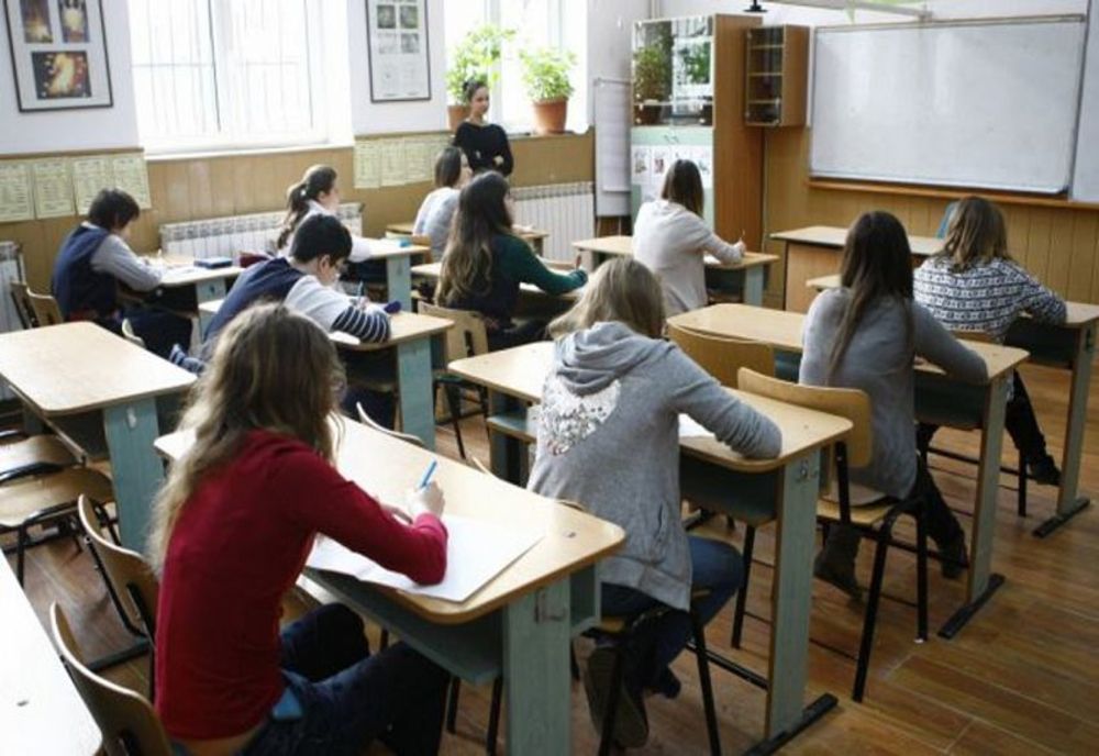 Tezele școlare ar putea fi eliminate în anul școlar 2020-2021