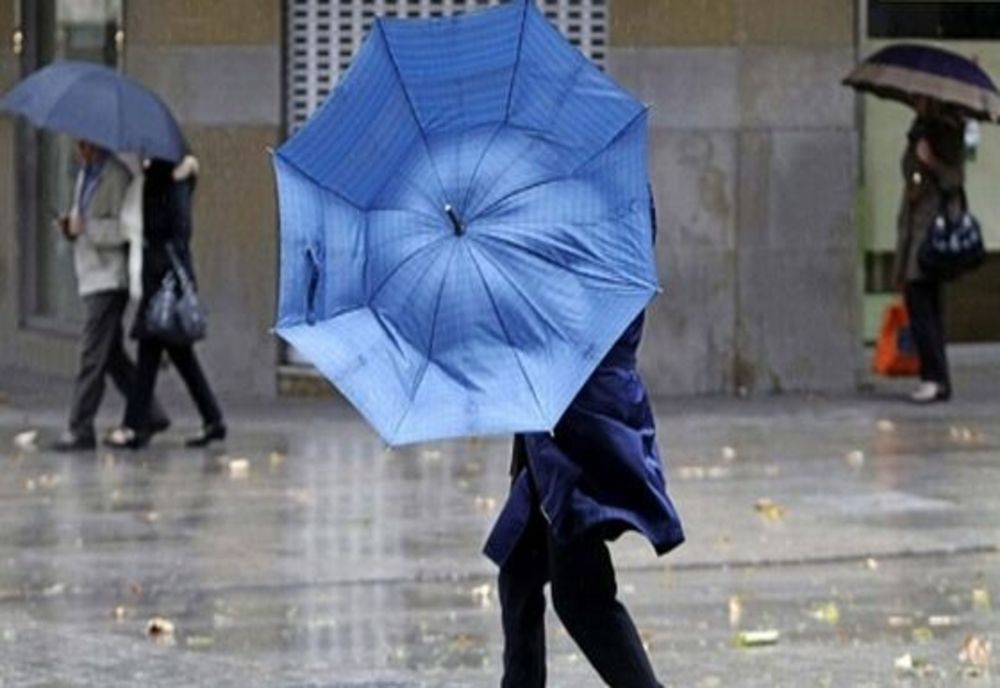 Informare meteo de ploi, vânt şi frig, până vineri dimineața