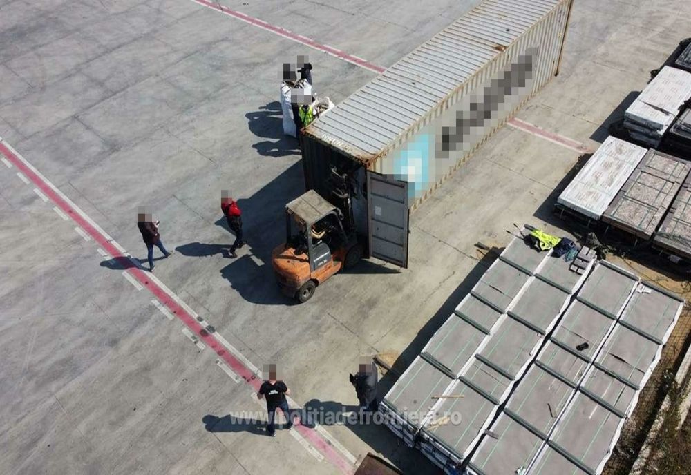 FOTO VIDEO Container încărcat cu deșeuri din Portugalia, depistat în Portul Constanţa Sud Agigea