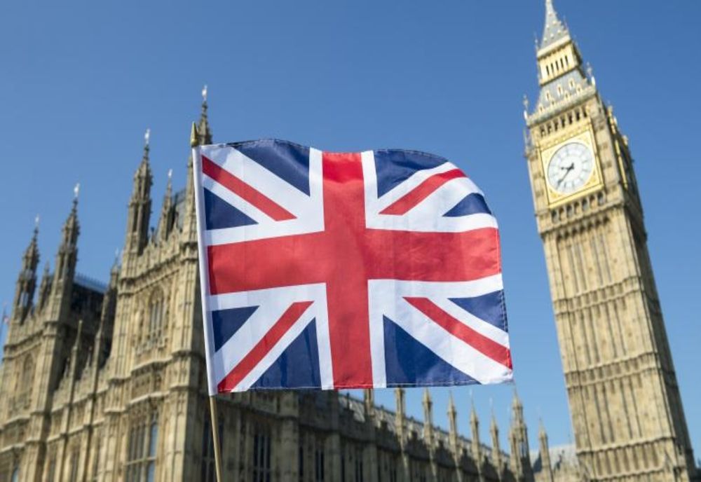 Marea Britanie ridică mai multe restricții