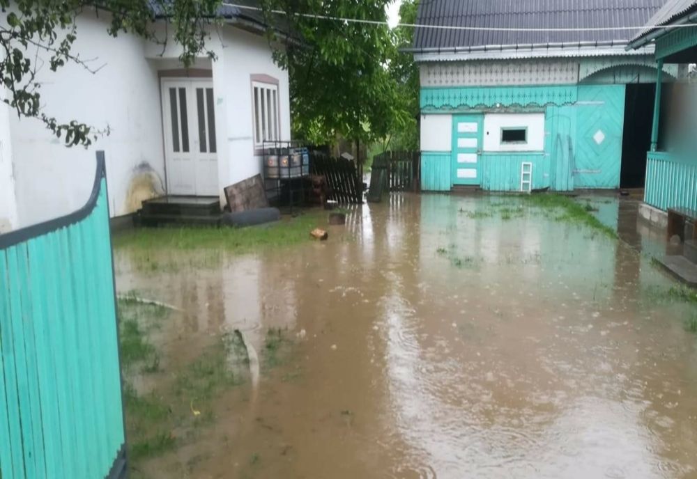Ploile au făcut prăpăd în județul Călărași. Gospodării și străzi inundate, autoritățile în alertă