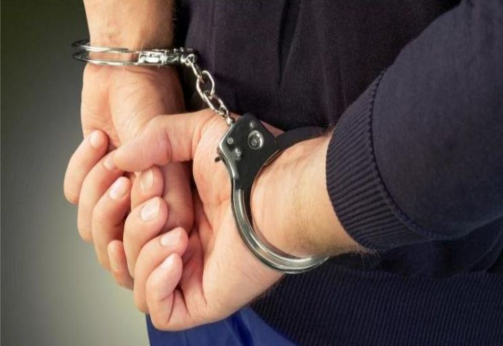 Tânăr  de 21 de ani  condamnat pentru violență și act sexual cu un minor, dus în penitenciar