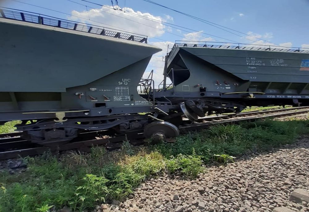 Tren deraiat în apropiere de Feteşti. Lista trenurilor afectate