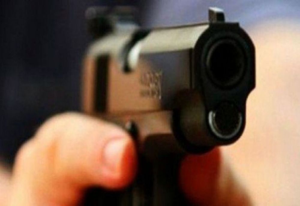 Șofer oprit cu focuri de armă. Minor rănit în timpul intervenției