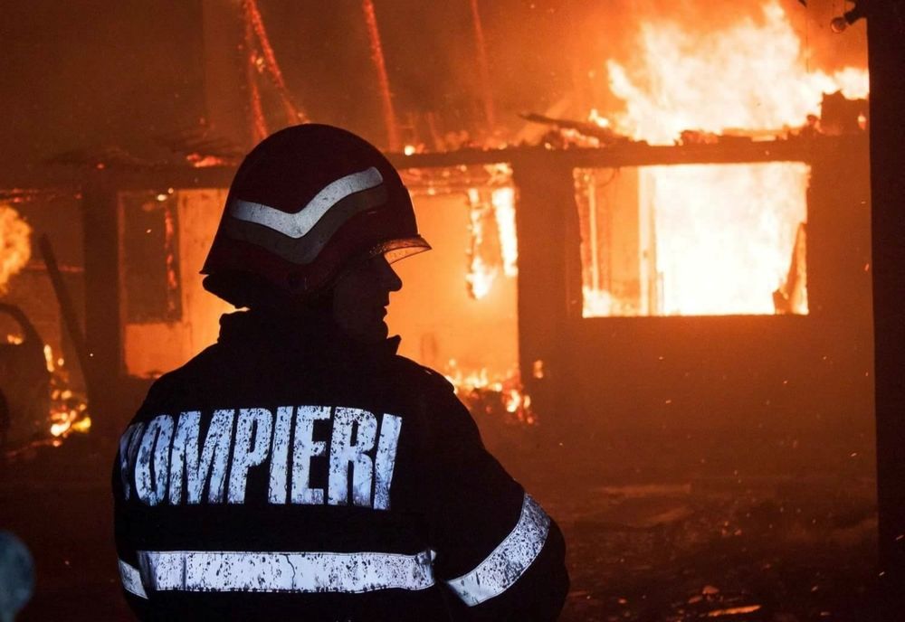 Preot mort în casa cuprinsă de flăcări