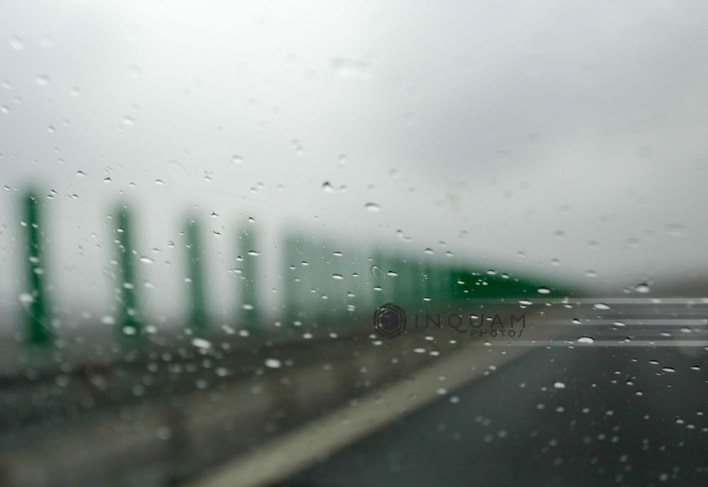 Atenție,șoferi! Ploaie torențială pe A2 și A4