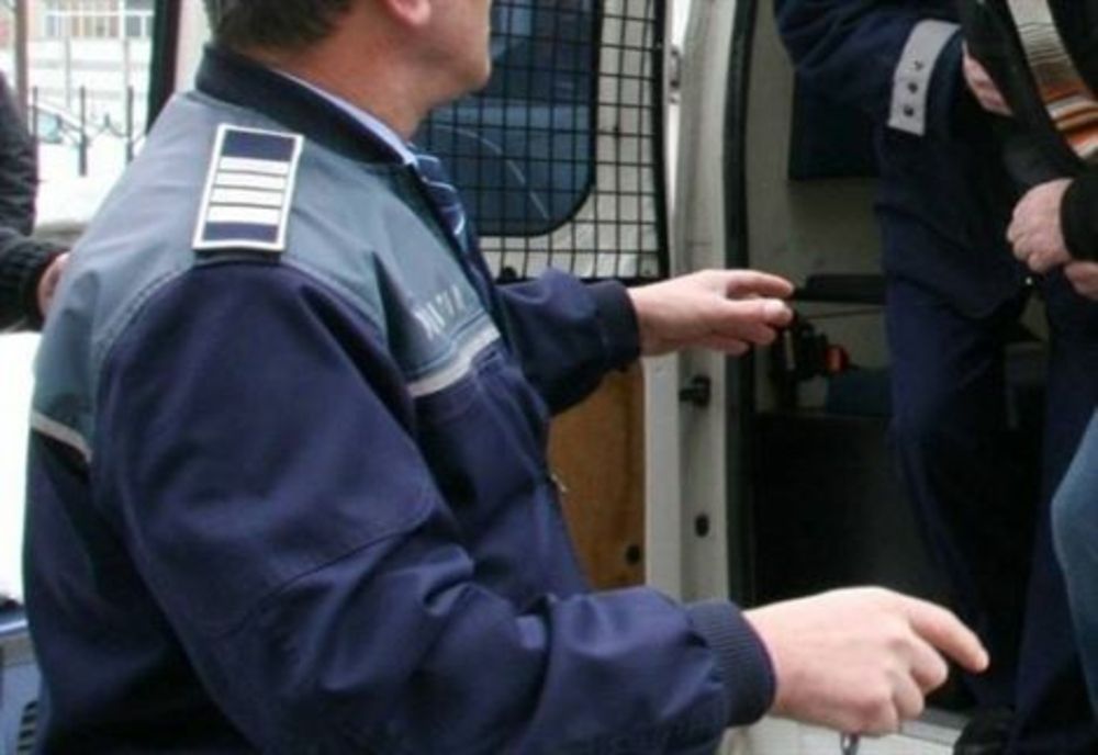 În arest pentru violență ți distrugere