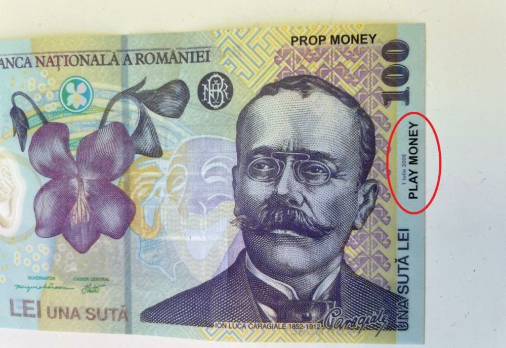 Ca-n filmele de comedie: un curier a fost plătit cu bani de... jucărie
