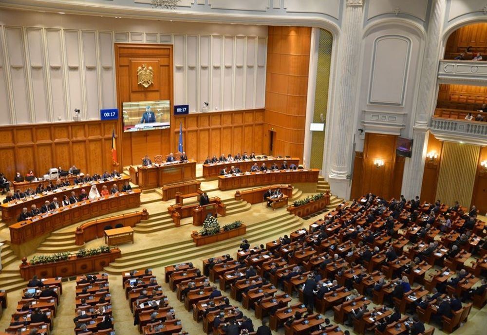 Deputații au decis: Pensionarii militari pot primi taloanele de pensie şi în format electronic, la cerere