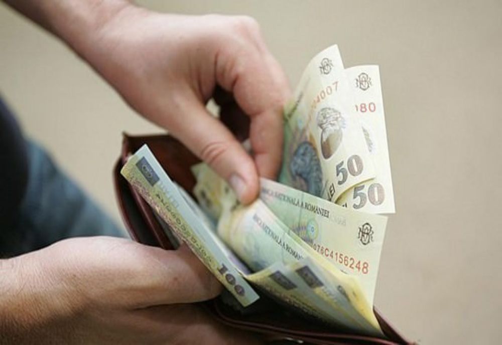 A explodat numărul angajaților plătiți cu salariul minim pe economie, în România - Cifrele care arată sărăcia din țară