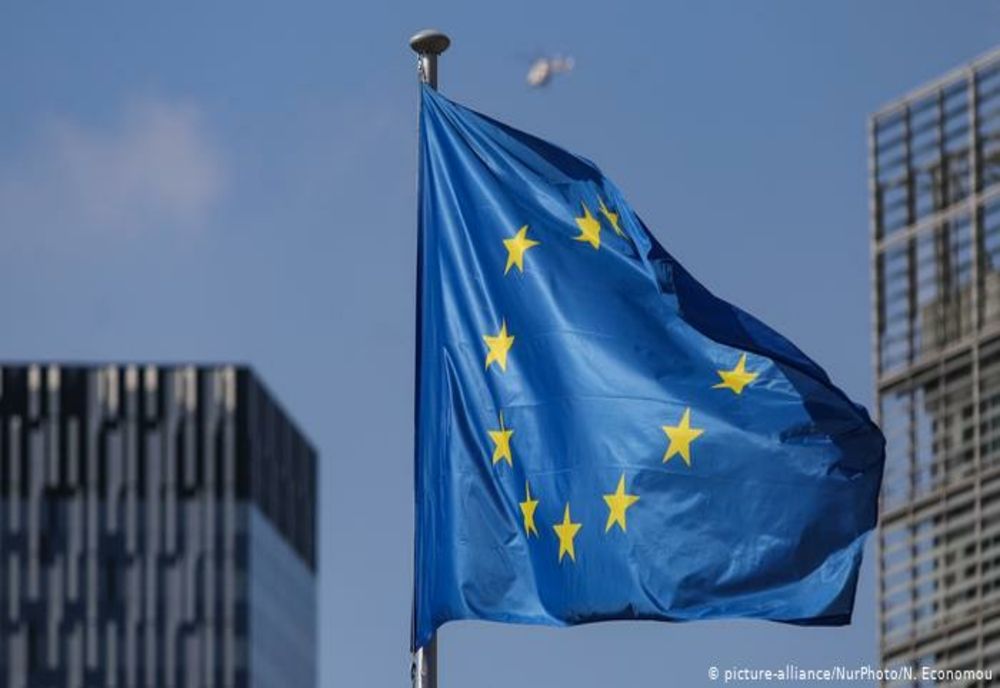 7 DIN 10 ROMÂNI CONSIDERĂ CĂ ȚARA LOR BENEFICIAZĂ DE STATUTUL DE MEMBRU AL UE