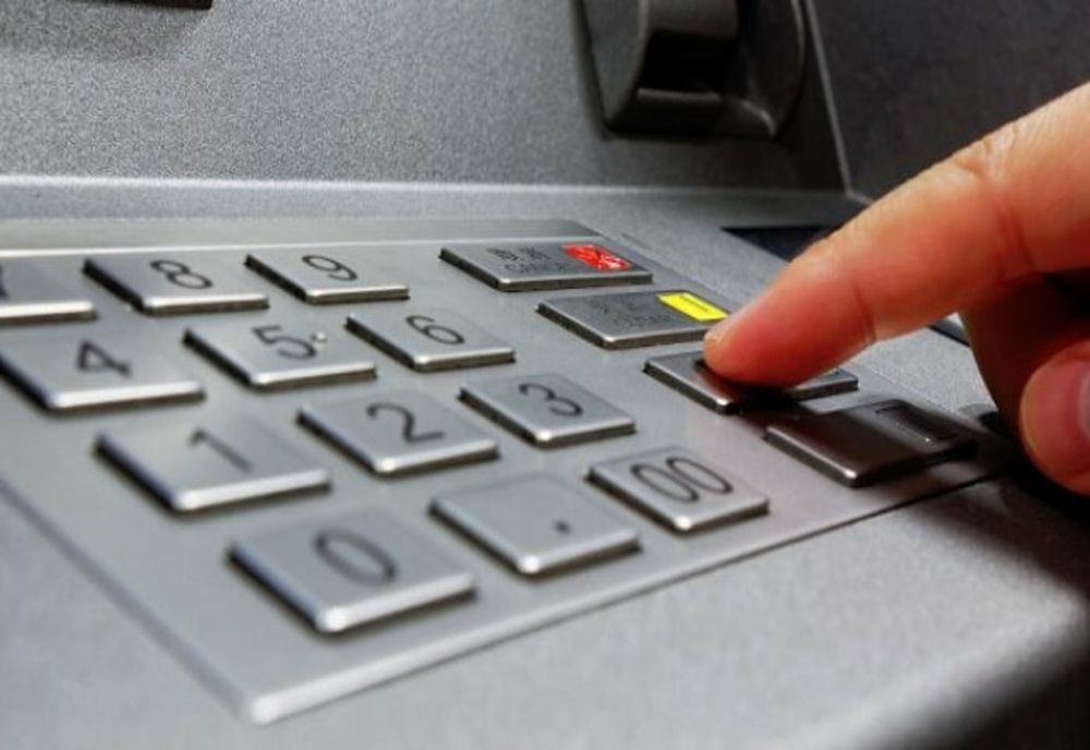Cum i-au dispărut unei femei din Alba 10.000 de lei din cont: mesajul primit pe telefon