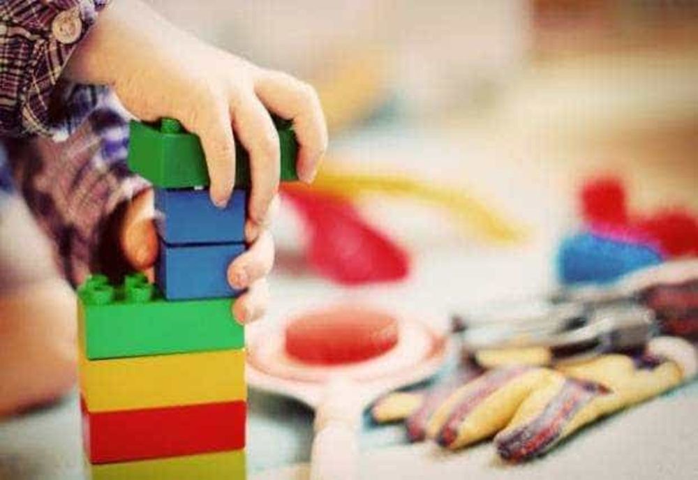 ANCHETĂ CUTREMURĂTOARE ÎN CAPITALĂ: O EDUCATOARE DE 48 DE ANI A FOST ACUZATĂ CĂ A LOVIT ȘI INSULTAT COPII DE 5 ANI