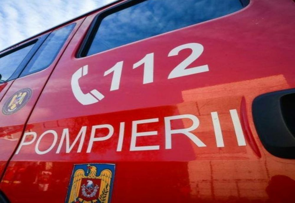 Incendiu puternic într-un bloc din Alexandria, în prima zi din an