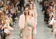 VIDEO| Săptămâna Modei la Milano. Prada înflorește, Emporio Armani strălucește