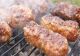 Câți mici mănâncă românii numai de 1 Mai - Puși cap la cap, micii consumați într-un an ajung până la Lună