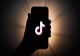 TikTok-ul interzis și pe telefoanele din România. Care sunt principalele riscuri